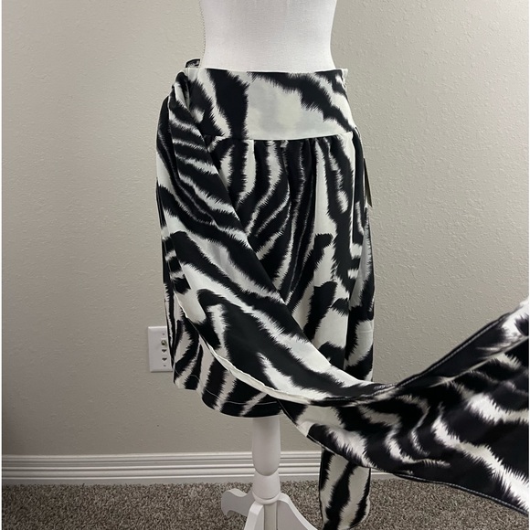 NWT, Hanna & Gracie, self-tie wrap skirt, animal print, knee length,size medium. - Picture 10 of 12